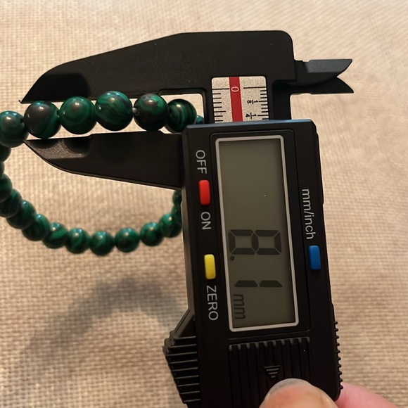 Genuine Malachite Bracelet 8mm - Picture 3 of 3